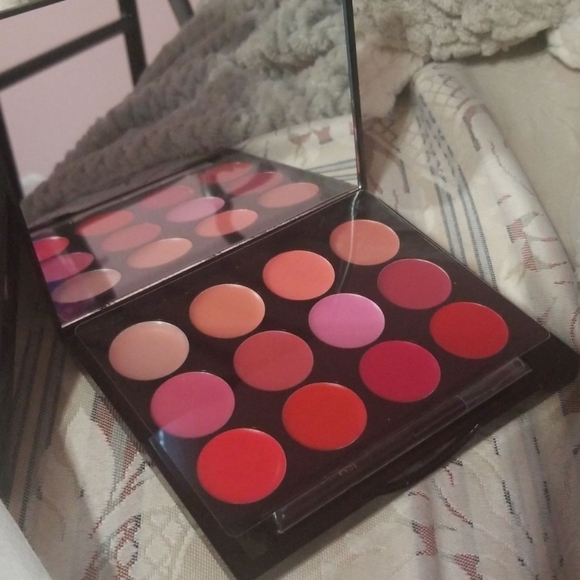 ISH lip statement palette - Picture 2 of 3